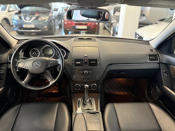 Mercedes-Benz C180 11 of 14