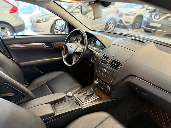 Mercedes-Benz C180 12 of 14