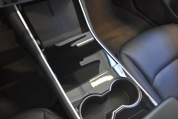 Tesla Model 3 12 of 15