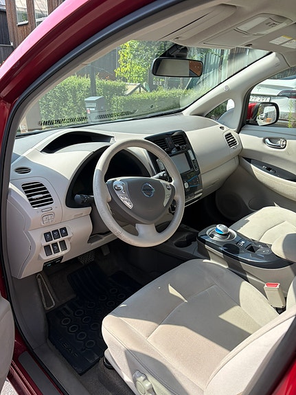Nissan Leaf 5 of 9