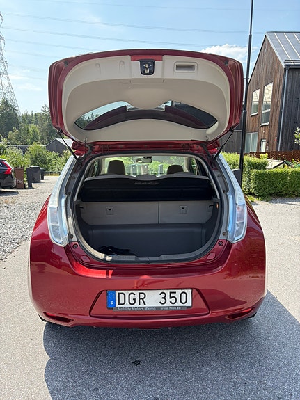 Nissan Leaf 7 of 9