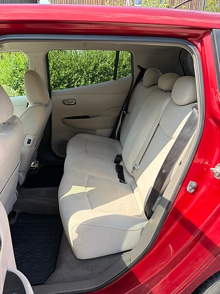 Nissan Leaf 6 of 9