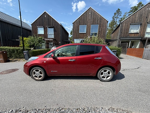 Nissan Leaf 2 of 9