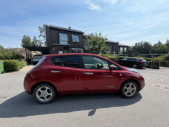 Nissan Leaf 4 of 9