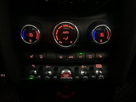 MINI Cooper S 23 of 26