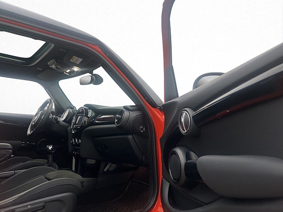 MINI Cooper S 13 of 26