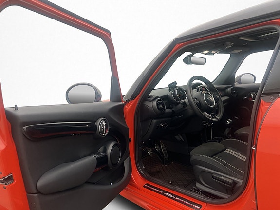 MINI Cooper S 8 of 26