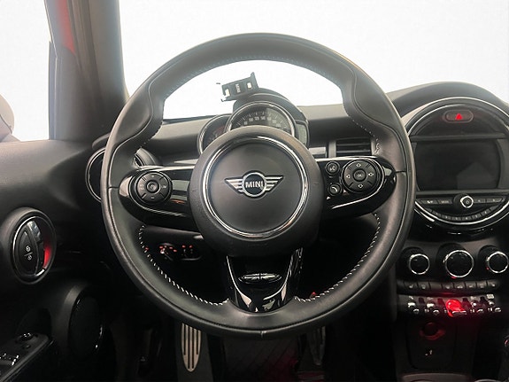 MINI Cooper S 12 of 26