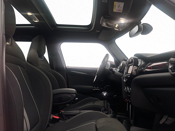 MINI Cooper S 10 of 26