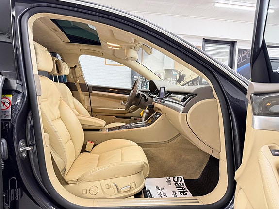 Audi A8 21 of 30