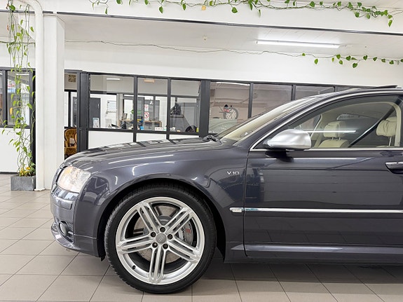 Audi A8 16 of 30