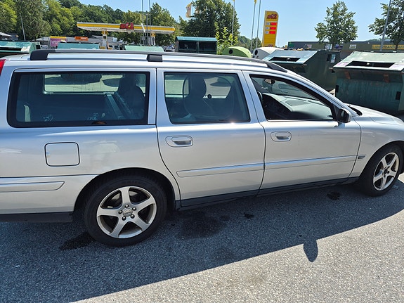 Volvo V70 2 of 5