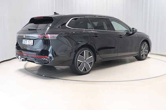 Volkswagen Passat 4 of 11