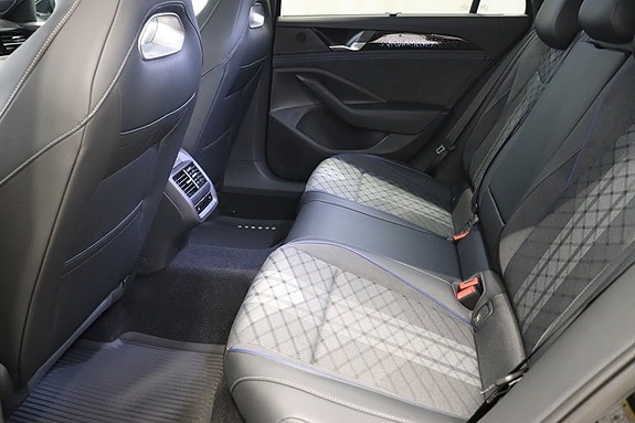 Volkswagen Passat 8 of 11