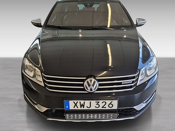 Volkswagen Passat Alltrack 2 of 6