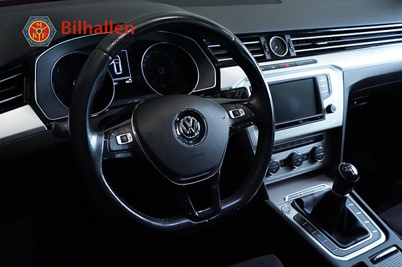 Volkswagen Passat 8 of 22