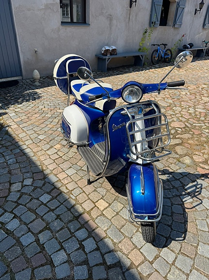 Piaggio Vespa 150cc 2 of 4