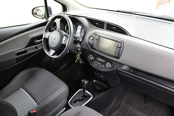 Toyota Yaris 15 of 23