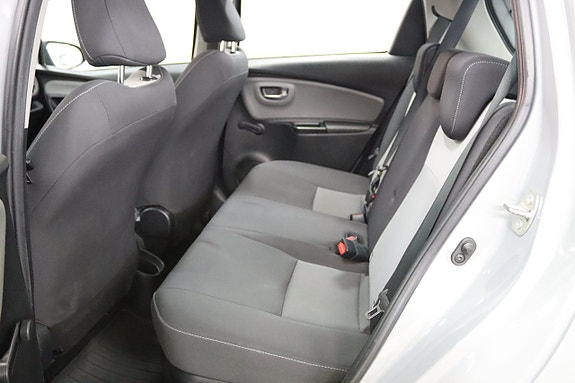 Toyota Yaris 13 of 23