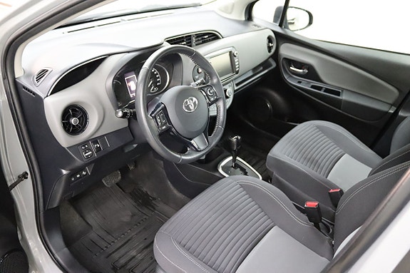 Toyota Yaris 12 of 23