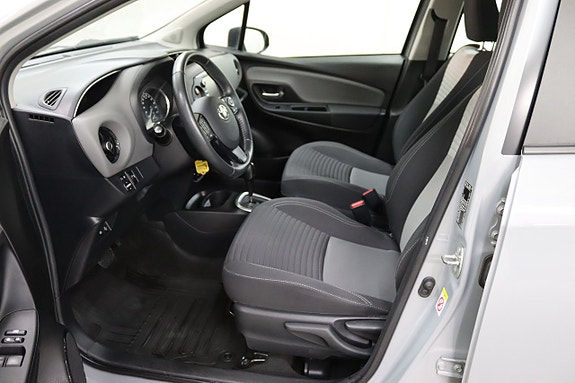 Toyota Yaris 11 of 23