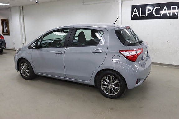 Toyota Yaris 8 of 22