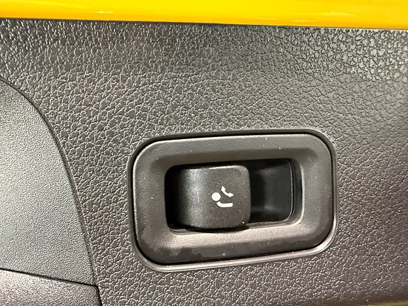 Mercedes-Benz CLA180 12 of 24