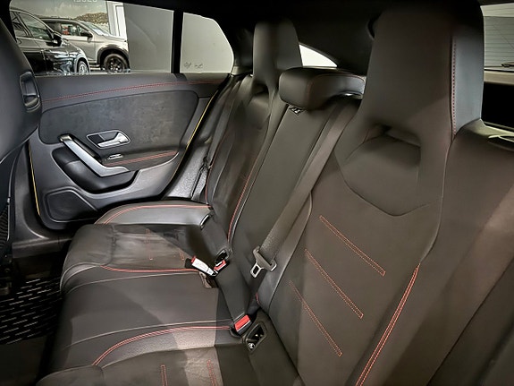 Mercedes-Benz CLA180 15 of 24