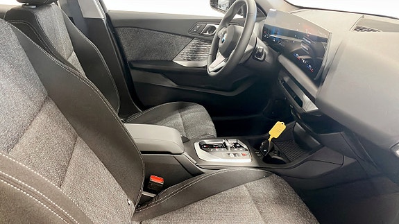 BMW 120 3 of 9