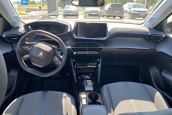 Peugeot e-208 6 of 9