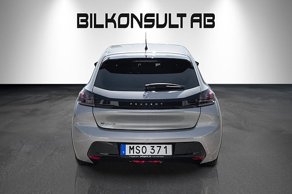 Peugeot e-208 3 of 9