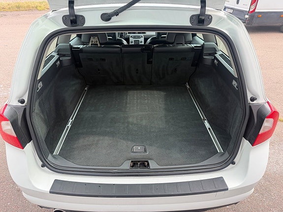 Volvo V70 9 of 22