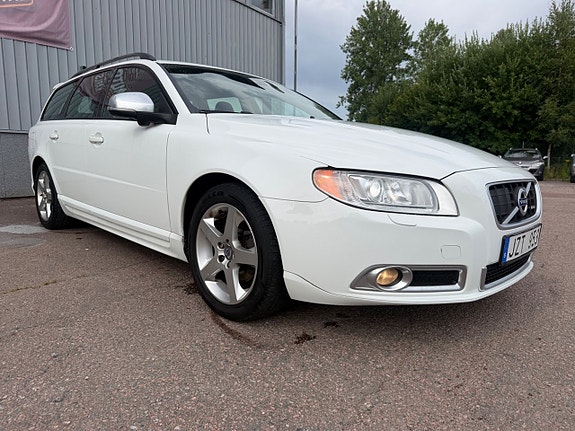 Volvo V70 4 of 22