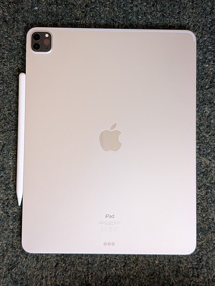 iPad Pro 12,9" M1 256 GB + Pencil 2 + laddare + fodral image 3