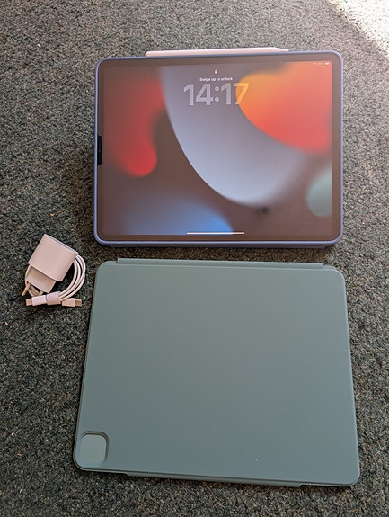 Apple iPad Pro 12,9" M1 256 GB + Pencil 2 + laddare + fodral