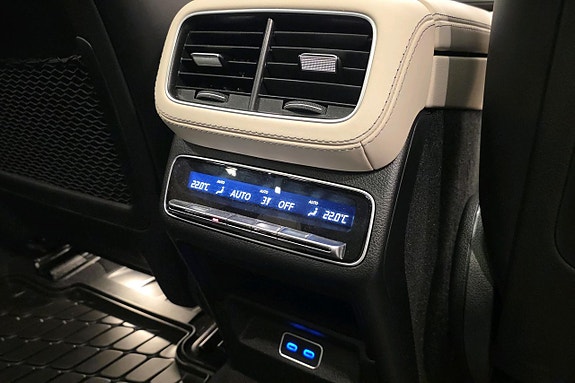 Mercedes-Benz GLE53 16 of 25