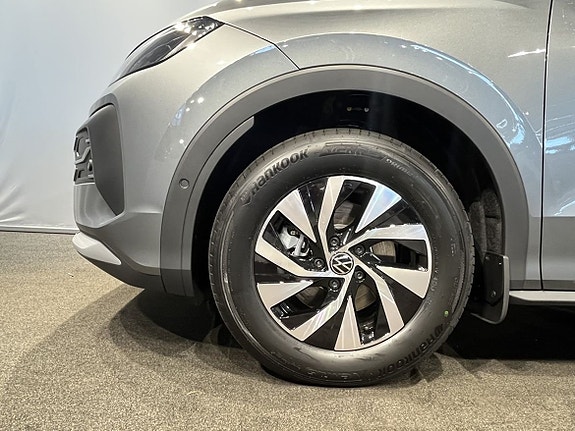 Volkswagen T-Roc 2 of 19