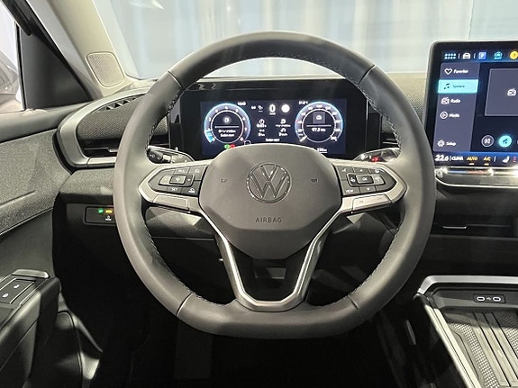 Volkswagen T-Roc 13 of 19