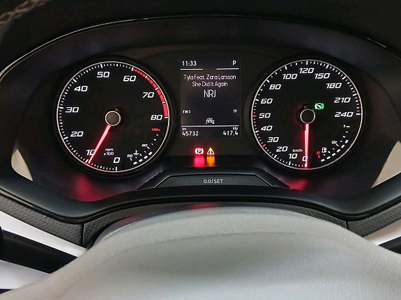 Seat Arona 15 of 20