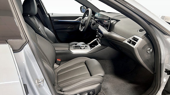 BMW i4 3 of 9