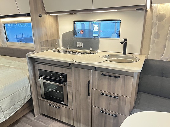 Kabe ESTATE 780 DGDL (ALDE+AC+Micro+Ugn+Förtält+2 650kg) 12 of 29