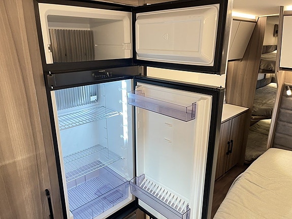 Kabe ESTATE 780 DGDL (ALDE+AC+Micro+Ugn+Förtält+2 650kg) 15 of 29
