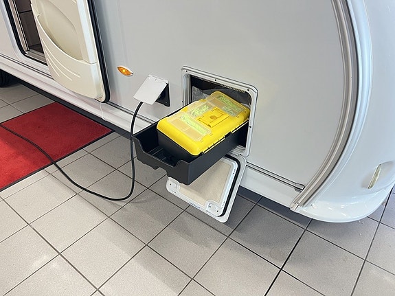 Kabe ESTATE 780 DGDL (ALDE+AC+Micro+Ugn+Förtält+2 650kg) 9 of 29