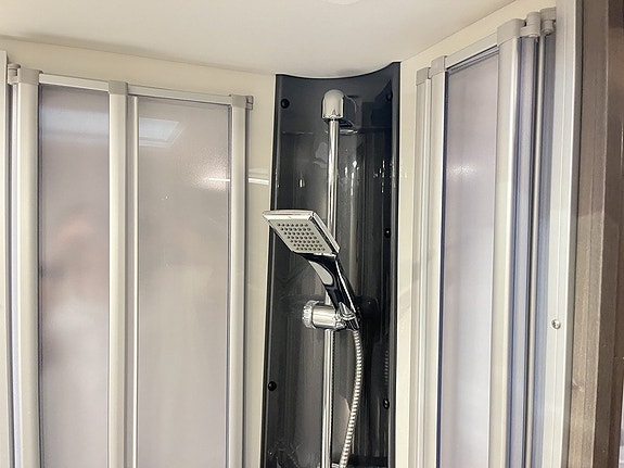 Kabe ESTATE 780 DGDL (ALDE+AC+Micro+Ugn+Förtält+2 650kg) 25 of 29