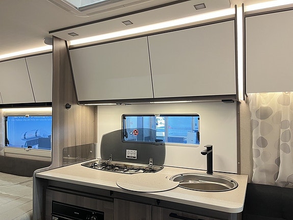 Kabe ESTATE 780 DGDL (ALDE+AC+Micro+Ugn+Förtält+2 650kg) 13 of 29
