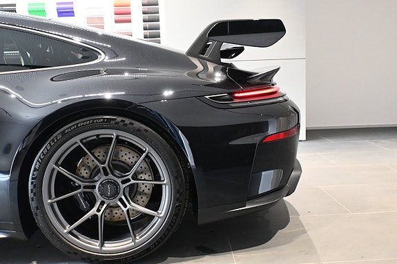 Porsche 911 GT3 9 of 30