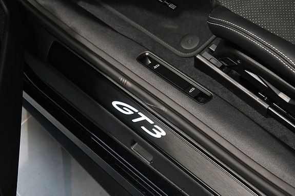 Porsche 911 GT3 18 of 30
