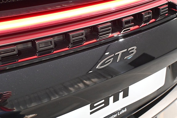 Porsche 911 GT3 13 of 30