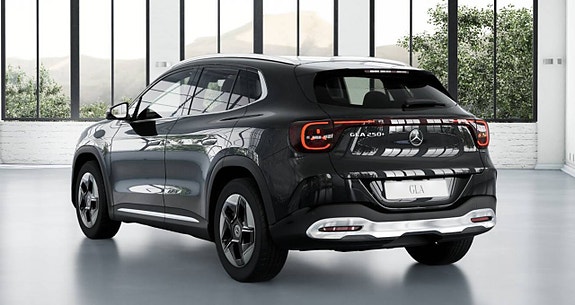 Mercedes-Benz GLA250 4 of 11