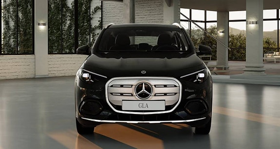 Mercedes-Benz GLA250 2 of 11